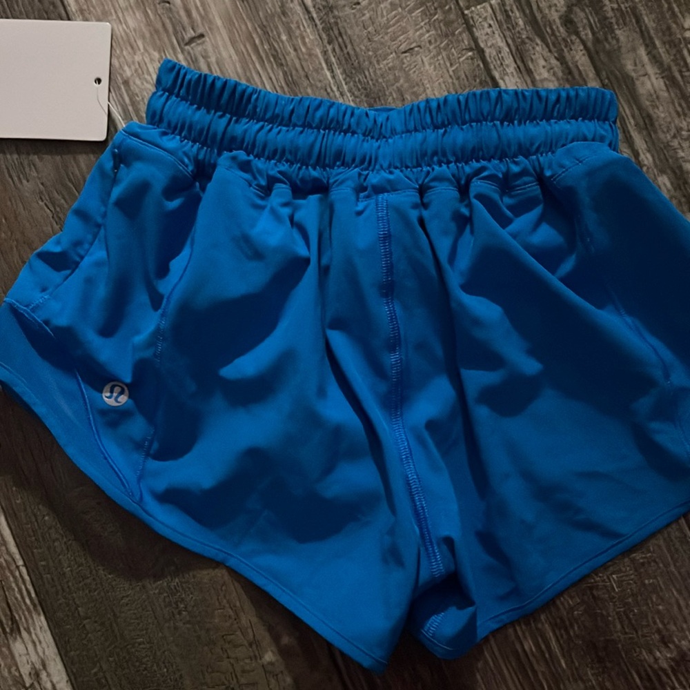 lululemon Hotty Hot LR Short 2.5” *lined *size 0